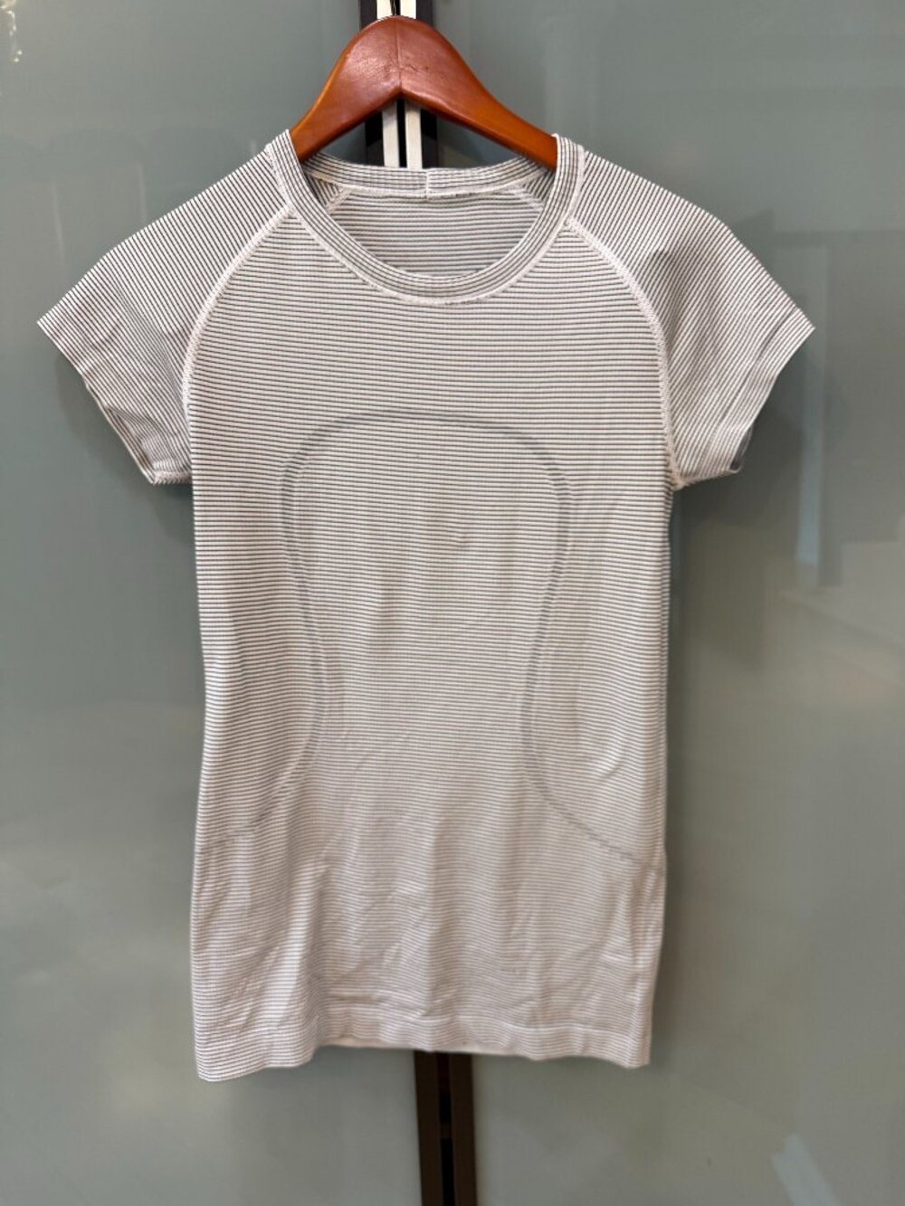 Lululemon, performance tshirt